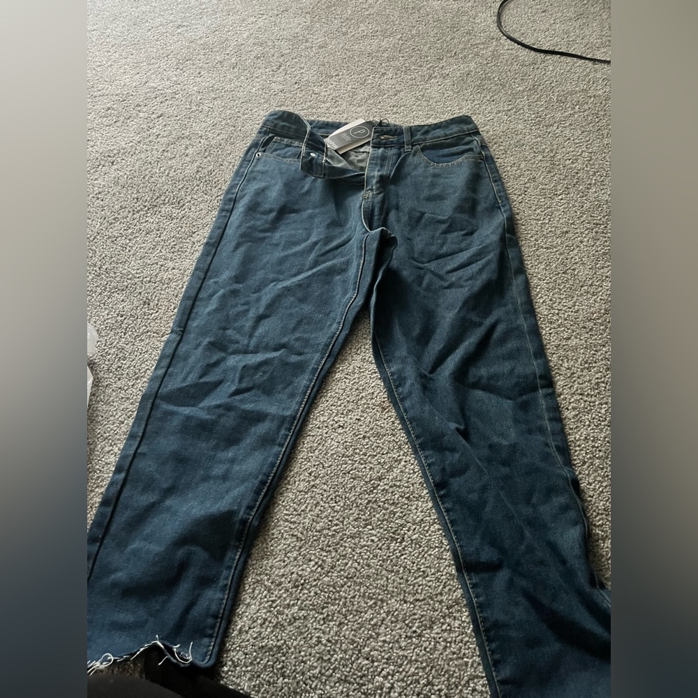 Petite raw hem Mid wash mom jeans